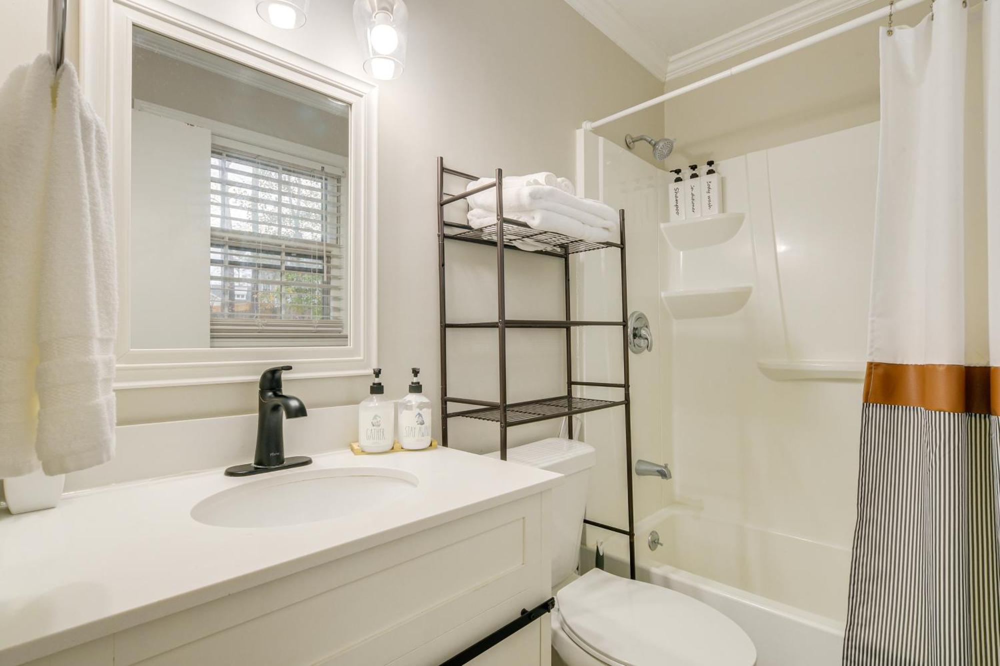 Serene Family Home With Deck In Knightdale! 외부 사진