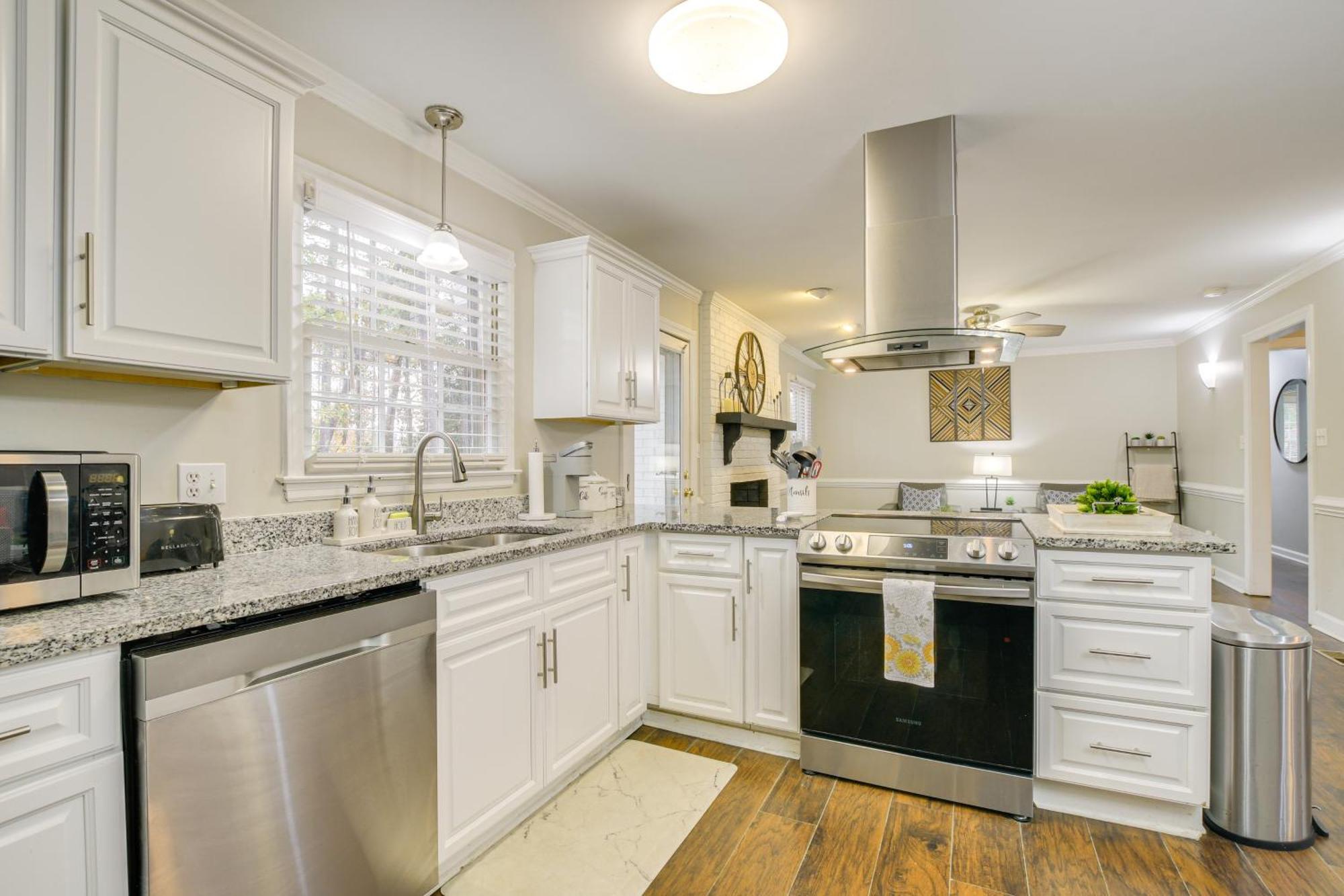 Serene Family Home With Deck In Knightdale! 외부 사진